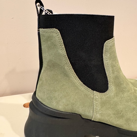 Women’s Nurture Denali Lug Platform Boots - Picture 2 of 9